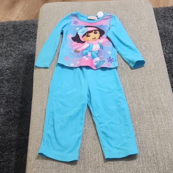 4 Pajamas - Picture 8 of 10